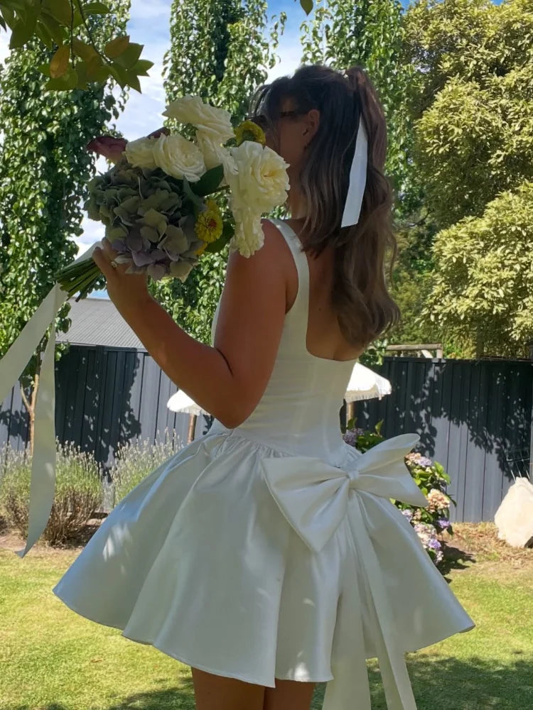 Bridget - Flattering dress with bow