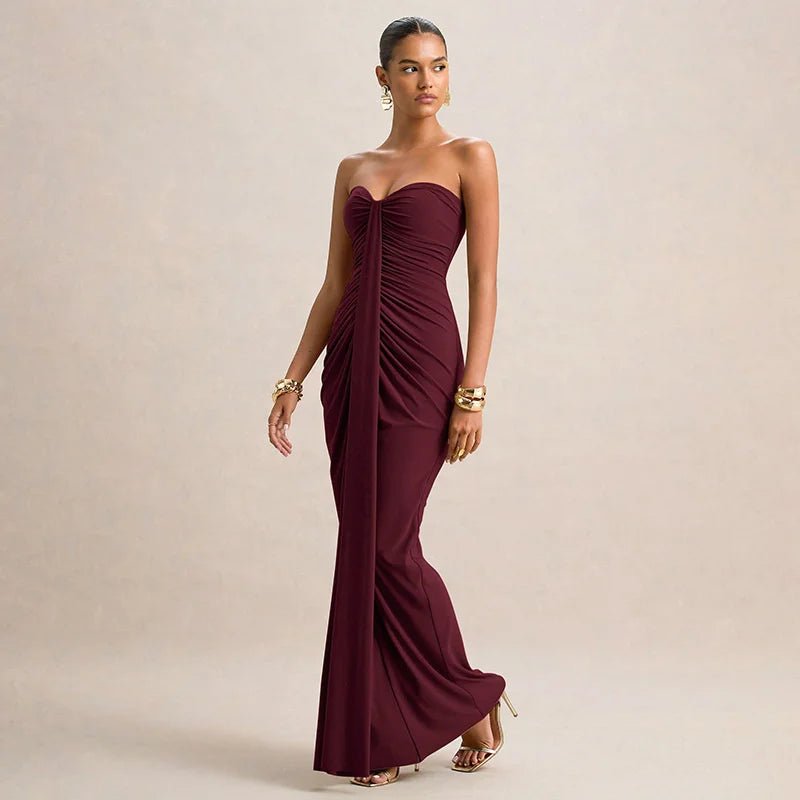 Ingrid - Figure hugging strapless dress