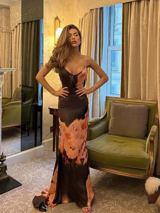 Samantha - Elegant dress with open back
