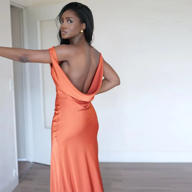 Minerva - Elegant open back dress