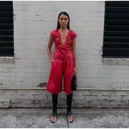 Juno - Deep neck line top