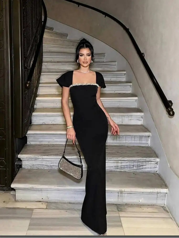 Maya - Elegant square neck dress