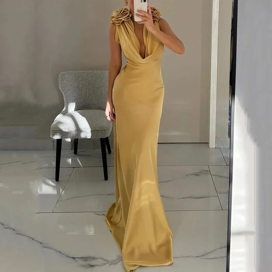 Mikae - Flattering scoop neck dress