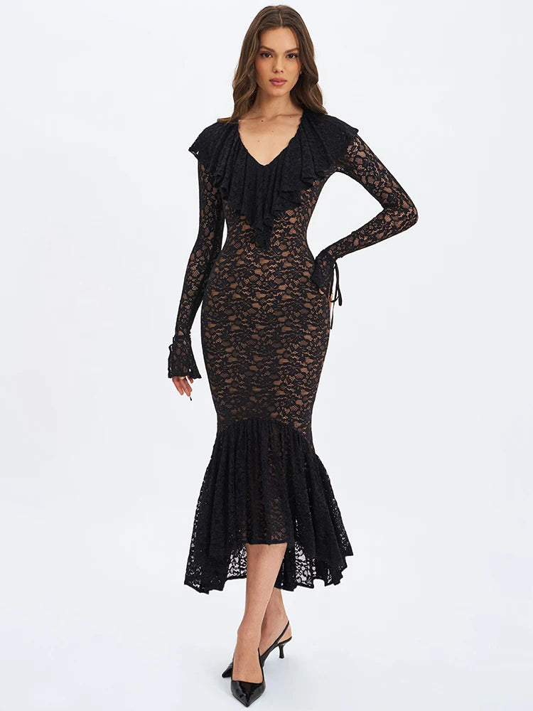 Nele - Figure hugging lace dress