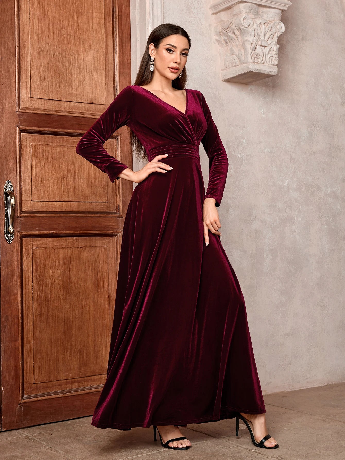 Elva - Velvet v-neck dress