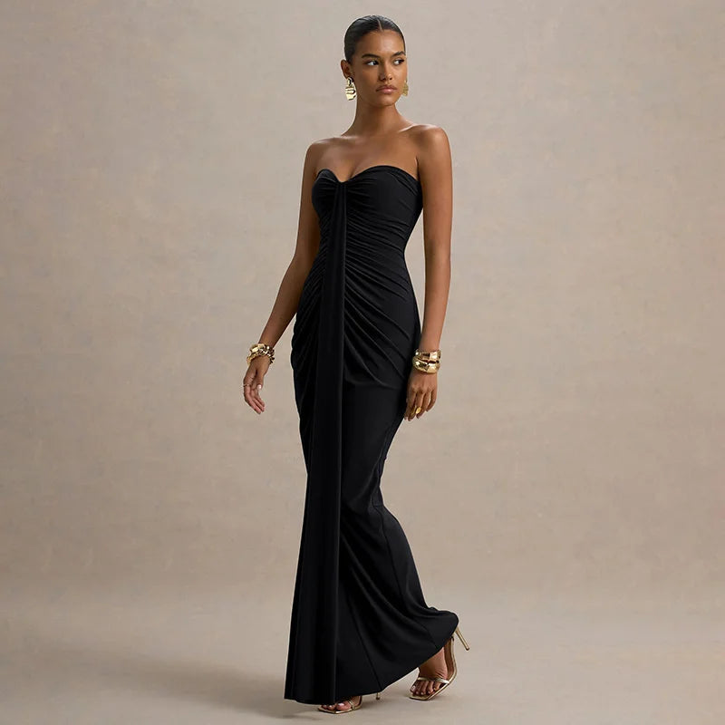 Ingrid - Figure hugging strapless dress