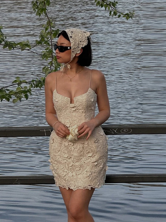 Sue - Flattering mini dress