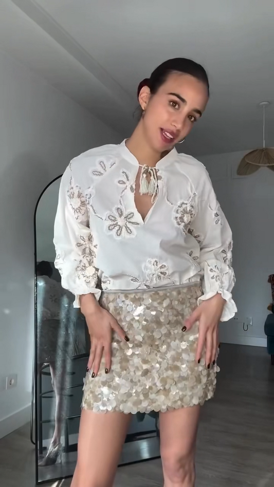 Elli - Cotton blouse with flower details