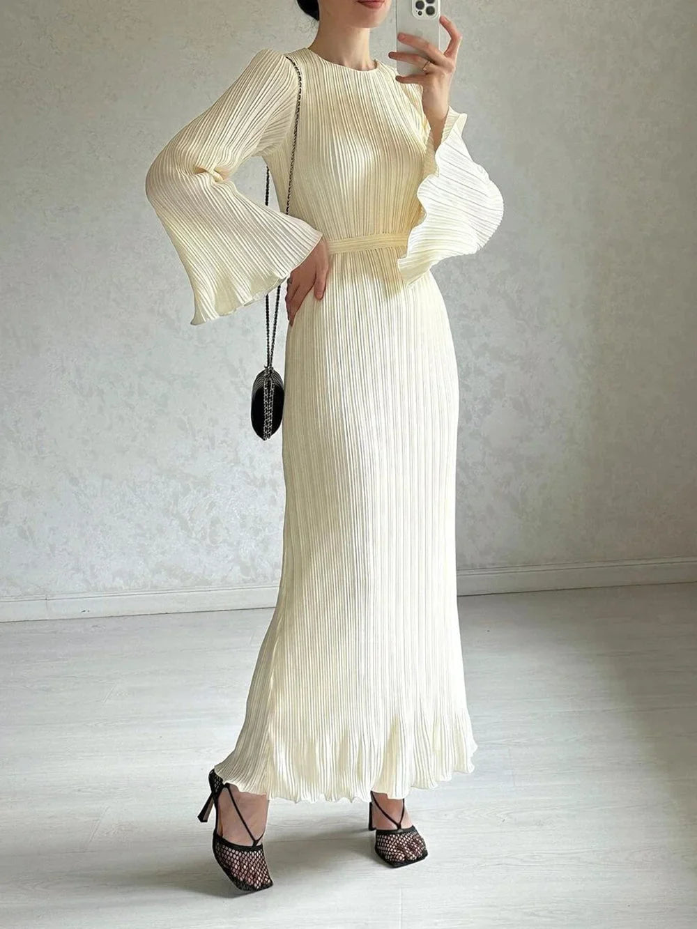 Isa - Long elegant dress with bell sleeves