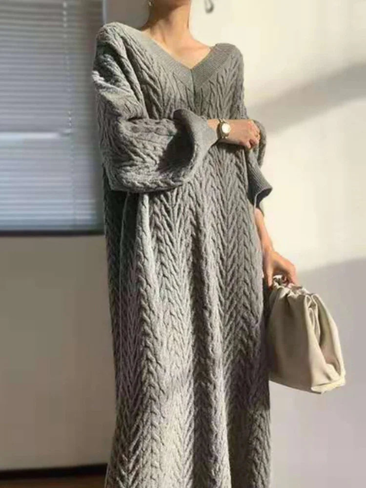 Shina - Elegant and warm knitted v-neck dress