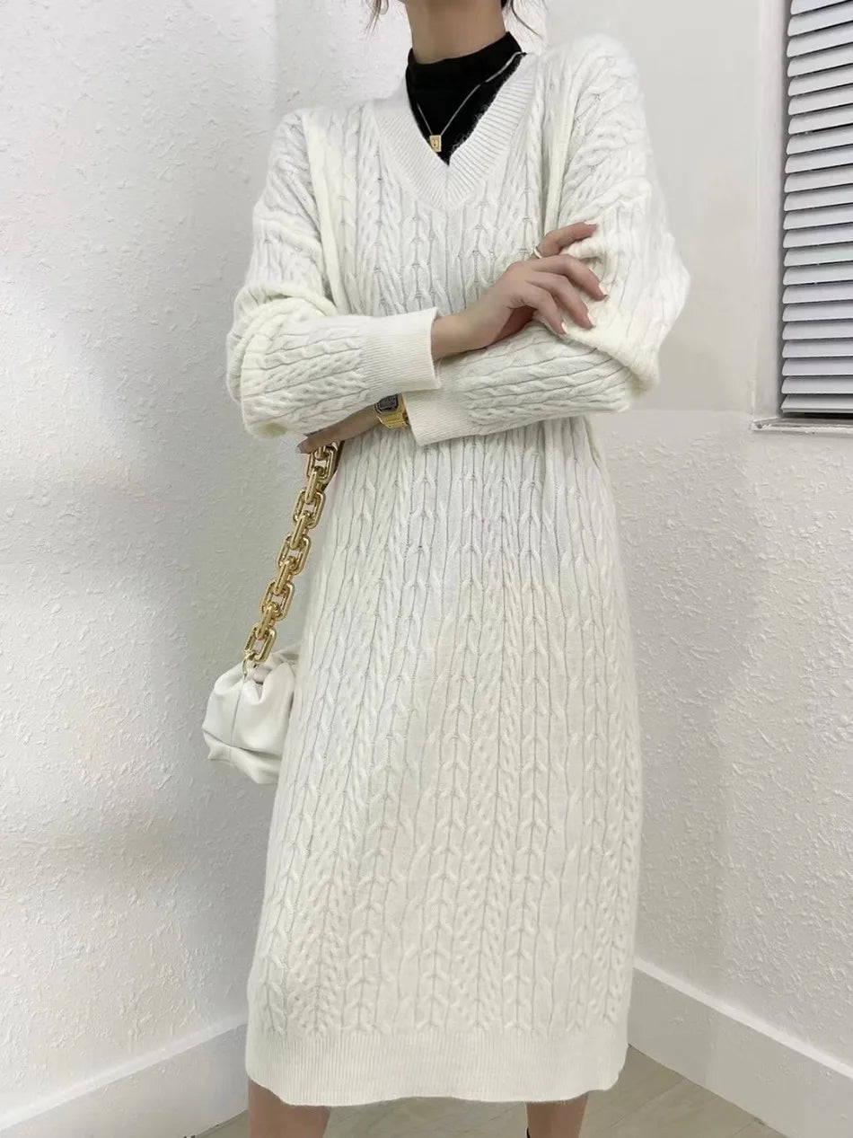 Shina - Elegant and warm knitted v-neck dress
